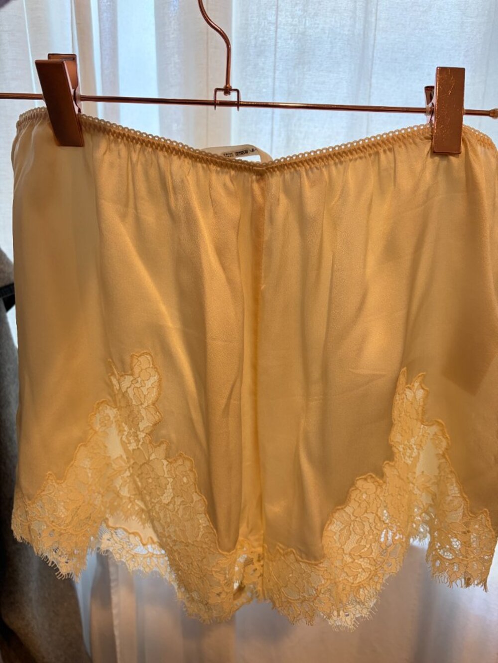 Sold Out DOEN Iona Silk Shorts in Candlelight - Like New! - Picture 2 of 5